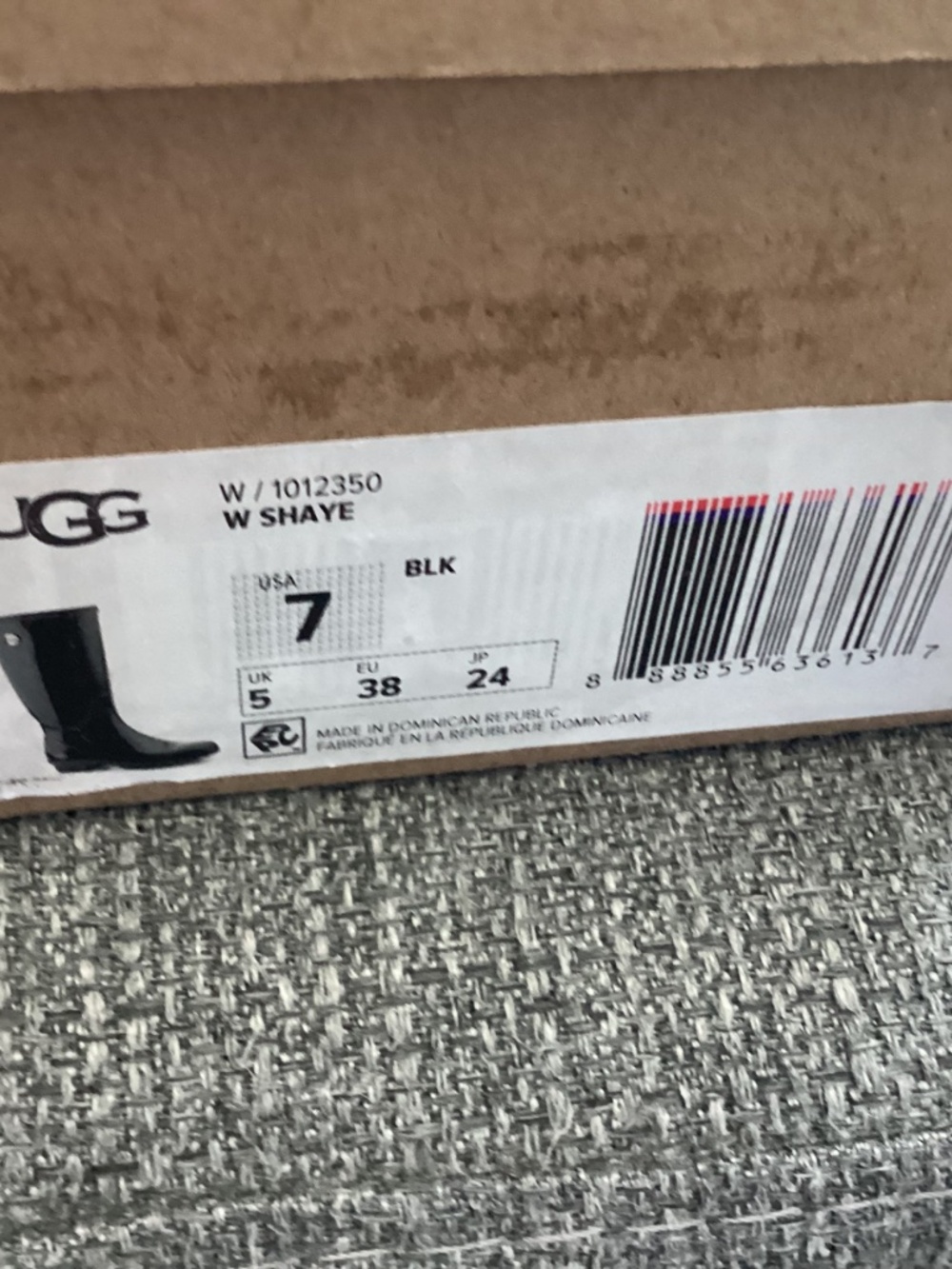 UGG® Shaye Rain Boot (Women) 7M - Picture 9 of 11